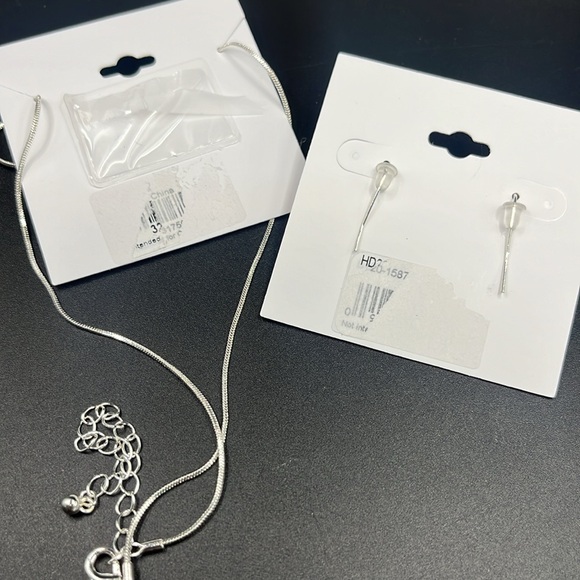 Oceans End jewelry- TURTLE NECKLACE & MERMAID EARRINGS - new on cards - Picture 4 of 7